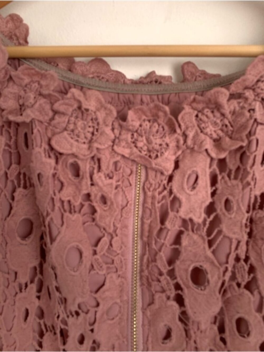 La Reyna Lace Off The Shoulder Blouse - Picture 4 of 8